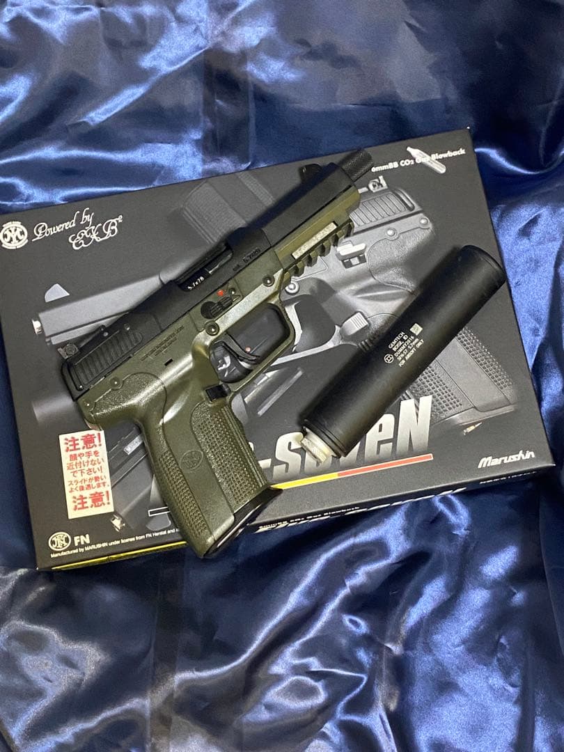 マルシン　CO2ガスブローバック　ファイブセブン　限定サプレッサー付きおまけあり