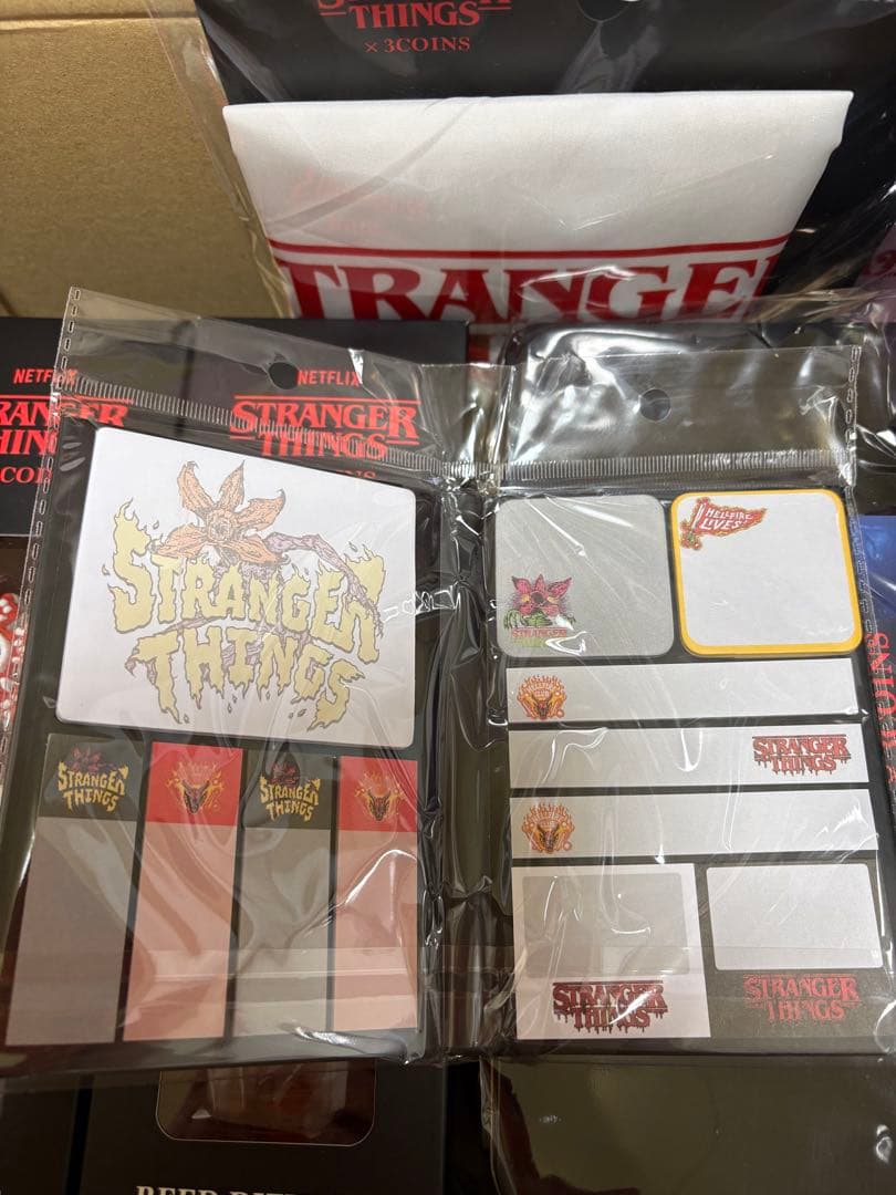 ❣️完売品まとめ売り❣️Stranger Things x 3coinsコラボ