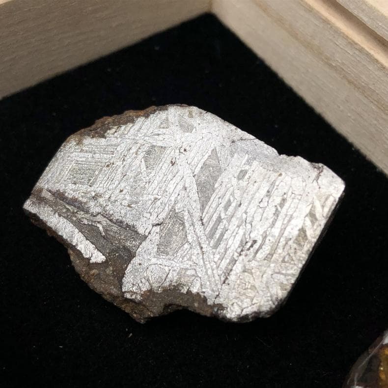 ｎ*＊様 隕石 アルタイ隕石　原皮付き　石鉄隕石　パラサイト隕石　２点　重さ52