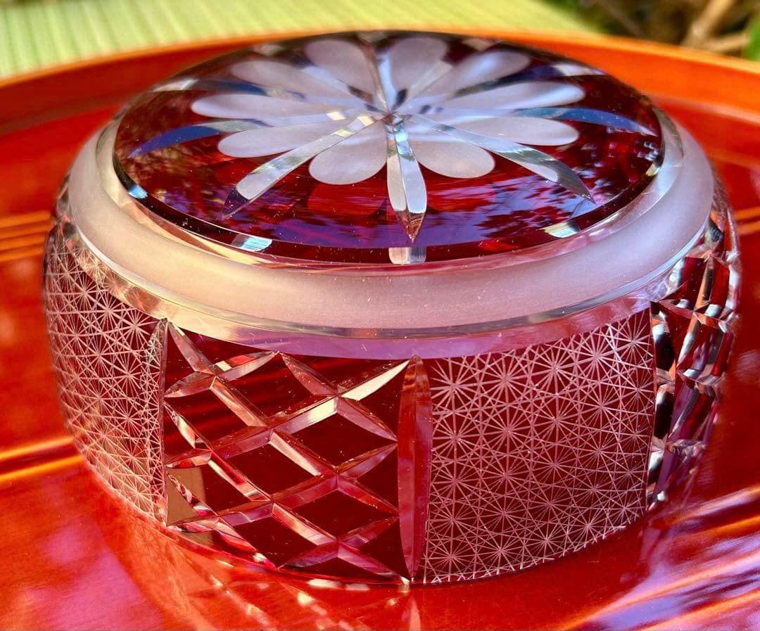 華硝　江戸切子　鉢　中鉢　飾り皿　糸菊つなぎ紋様　赤色カットガラスボウル