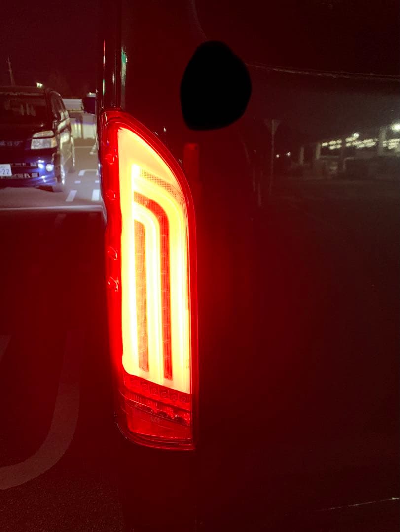 ハイエース200系テールランプ　ヴァレンティン