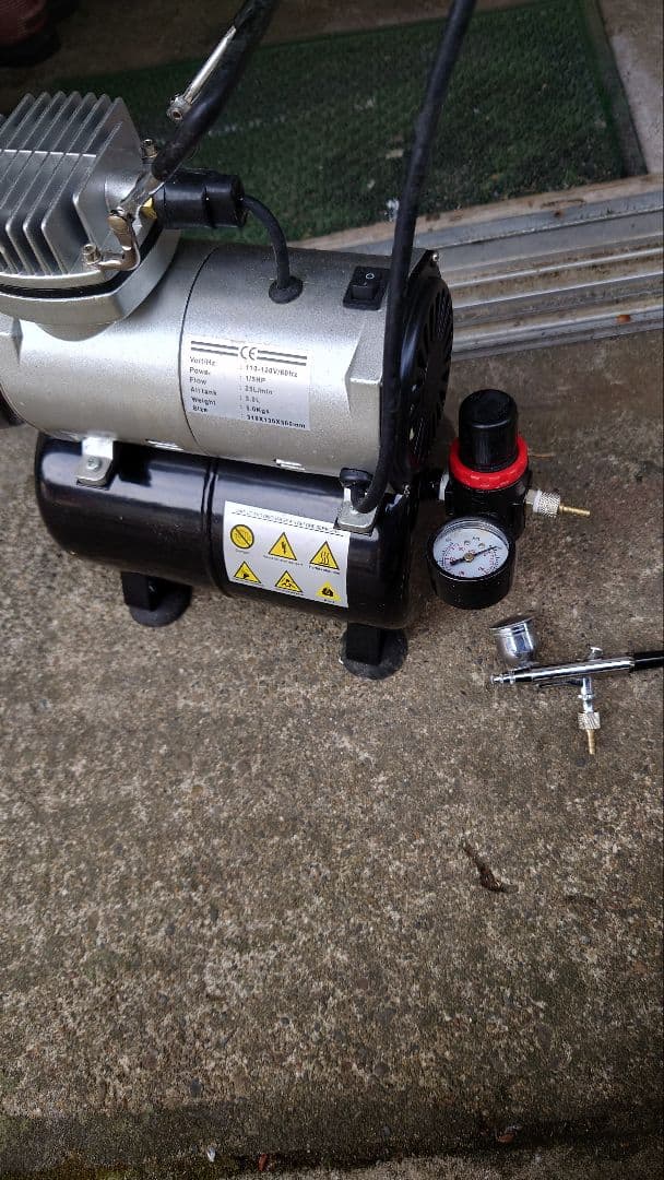 エアーブラシコンプレッサー