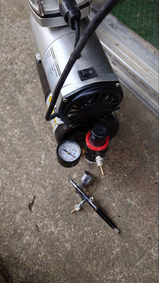 エアーブラシコンプレッサー