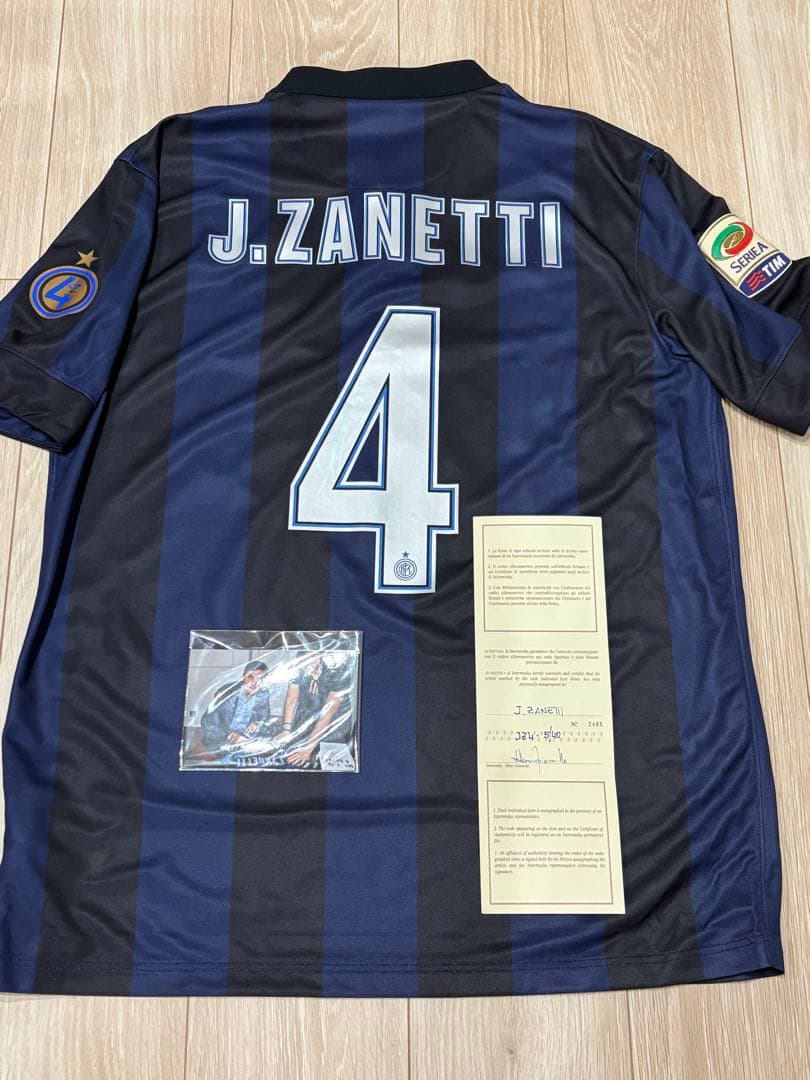 インテル・ミラノ サネッティの引退記念、直筆サイン入りユニフォーム