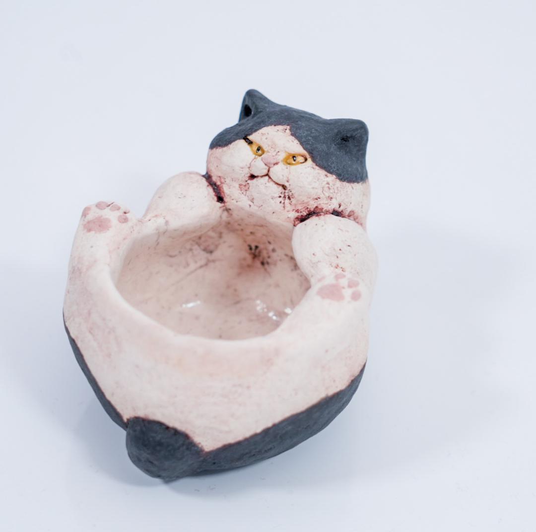白亜器★猫口（にょこ）ハチワレ猫　ぐい吞み／小鉢★作家物・一点物・希少