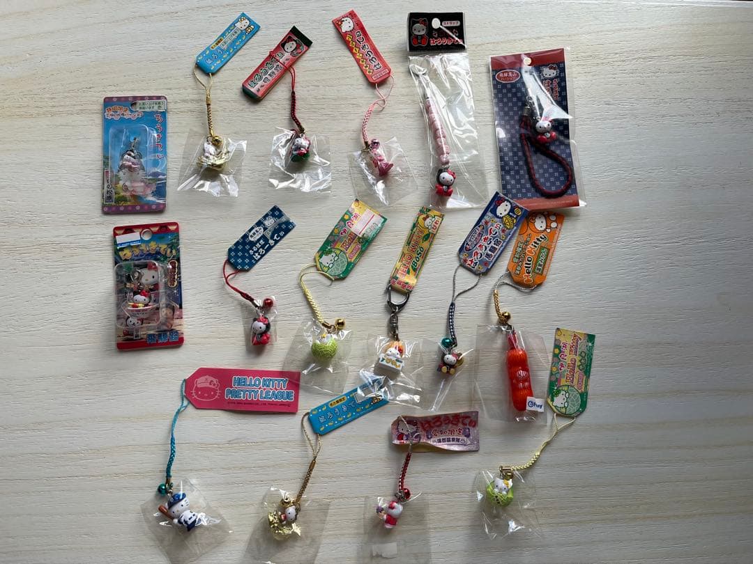ハローキティ ストラップセット 複数デザイン　約176個