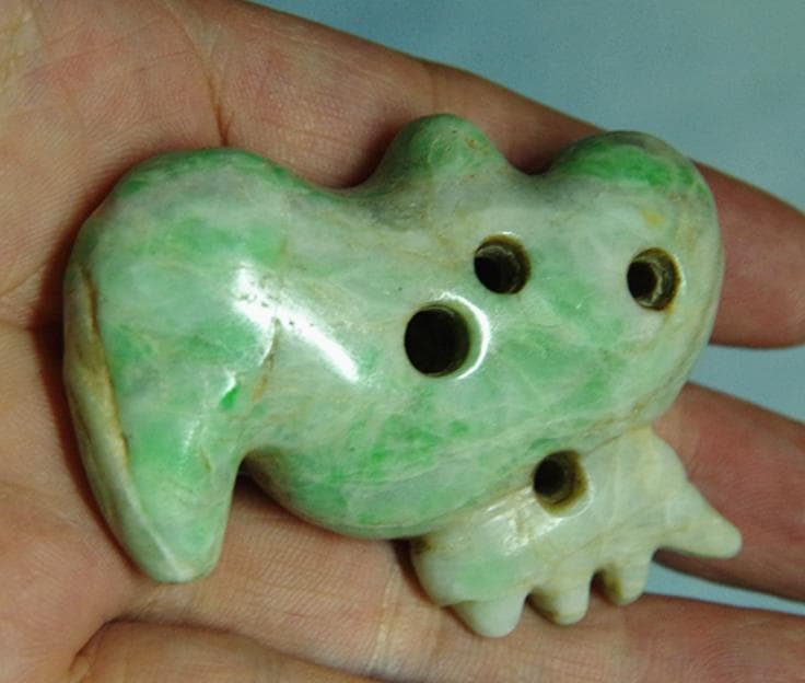 縄文期★伝世重宝縦横貫通多孔超大きな音が鳴る古色風化糸魚川硬玉翡翠製獣形勾玉石笛