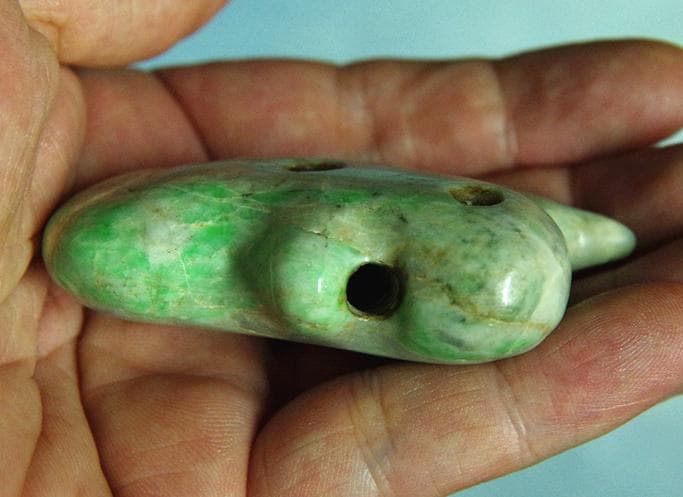 縄文期★伝世重宝縦横貫通多孔超大きな音が鳴る古色風化糸魚川硬玉翡翠製獣形勾玉石笛