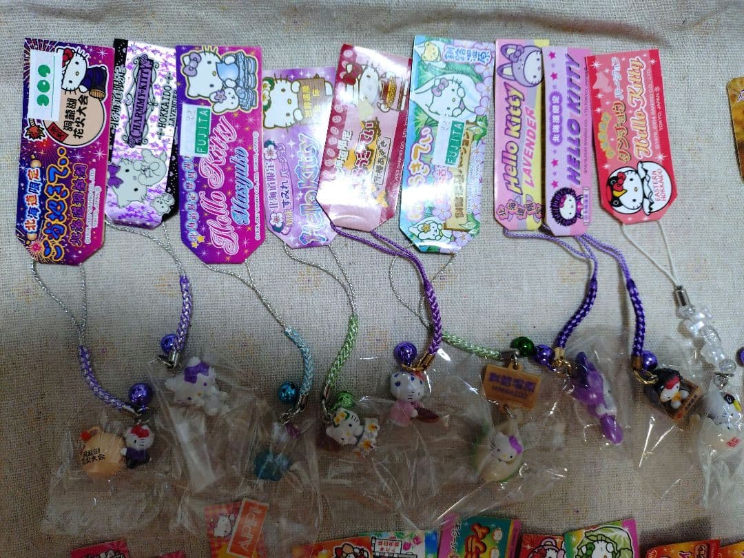ご当地キティ　根付　ストラップ　73個