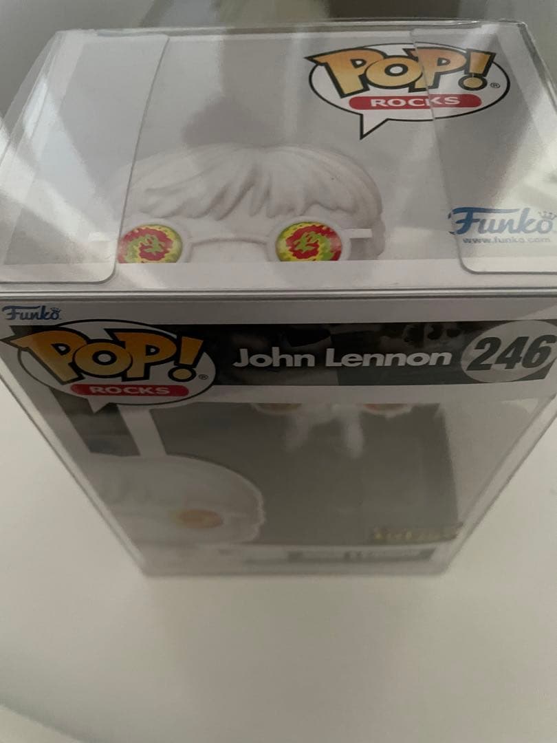 ビートルズ　ジョンレノン　フィギュア