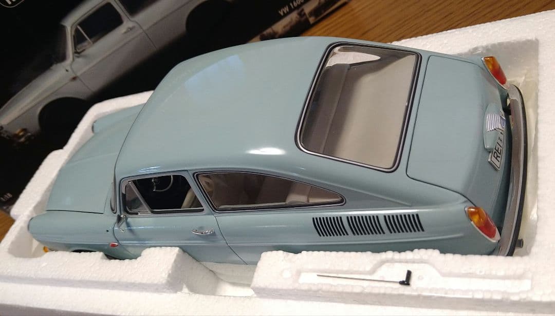ミニチャンプス 1/18 VW 1600TL ファーストバック ライトブルー