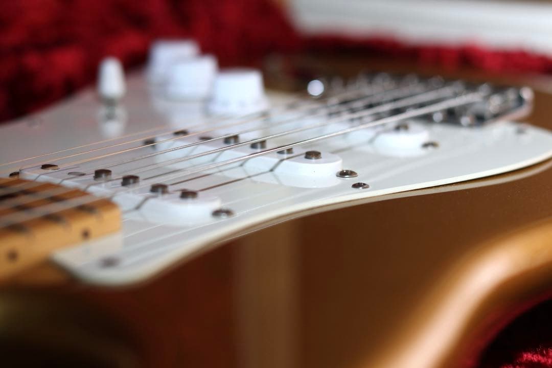 【極美品】 希少なFender USA ストラトキャスター ゴールド 2017年