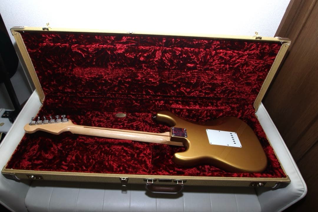 【極美品】 希少なFender USA ストラトキャスター ゴールド 2017年