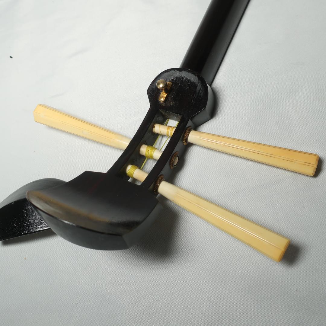 三味線 紅木 細棹 撥 予備弦 ハードケース付 和楽器