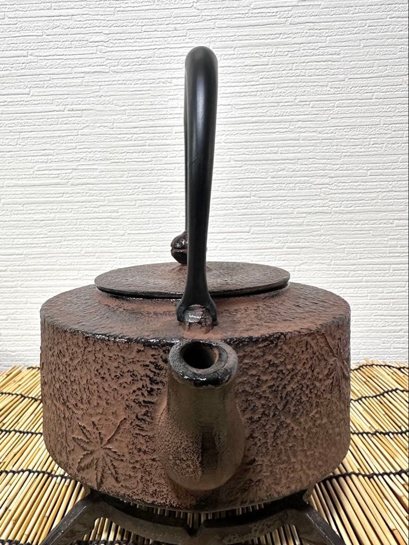 未使用品、付属品付　南部運南堂 鍋元 楓紋様 南部鉄瓶　南部鉄器　調理器具