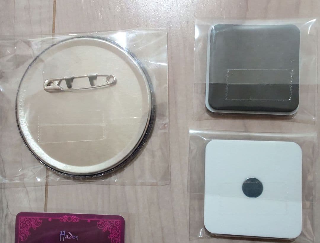 冥王ハーデス 聖闘士星矢 アクリルマグネット 缶バッジ クルセイド等9点セット