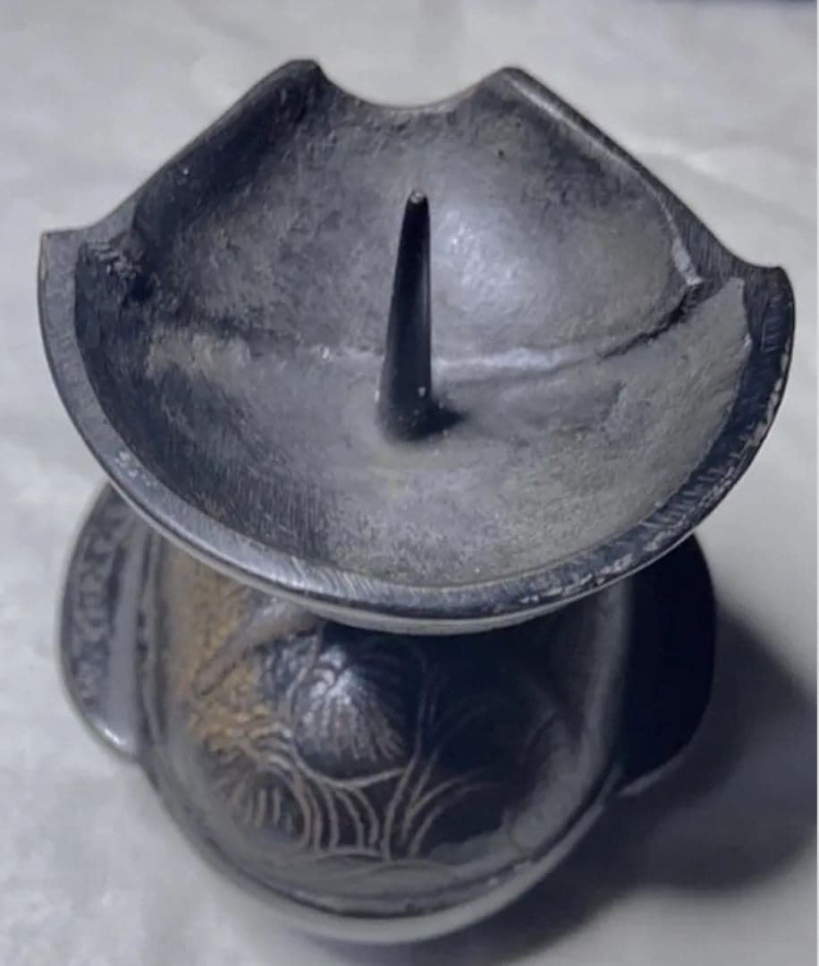 亀型金属香炉 花模様彫刻 金属製時代のポータブル燭台、レトロで貴重、仏具の骨董品