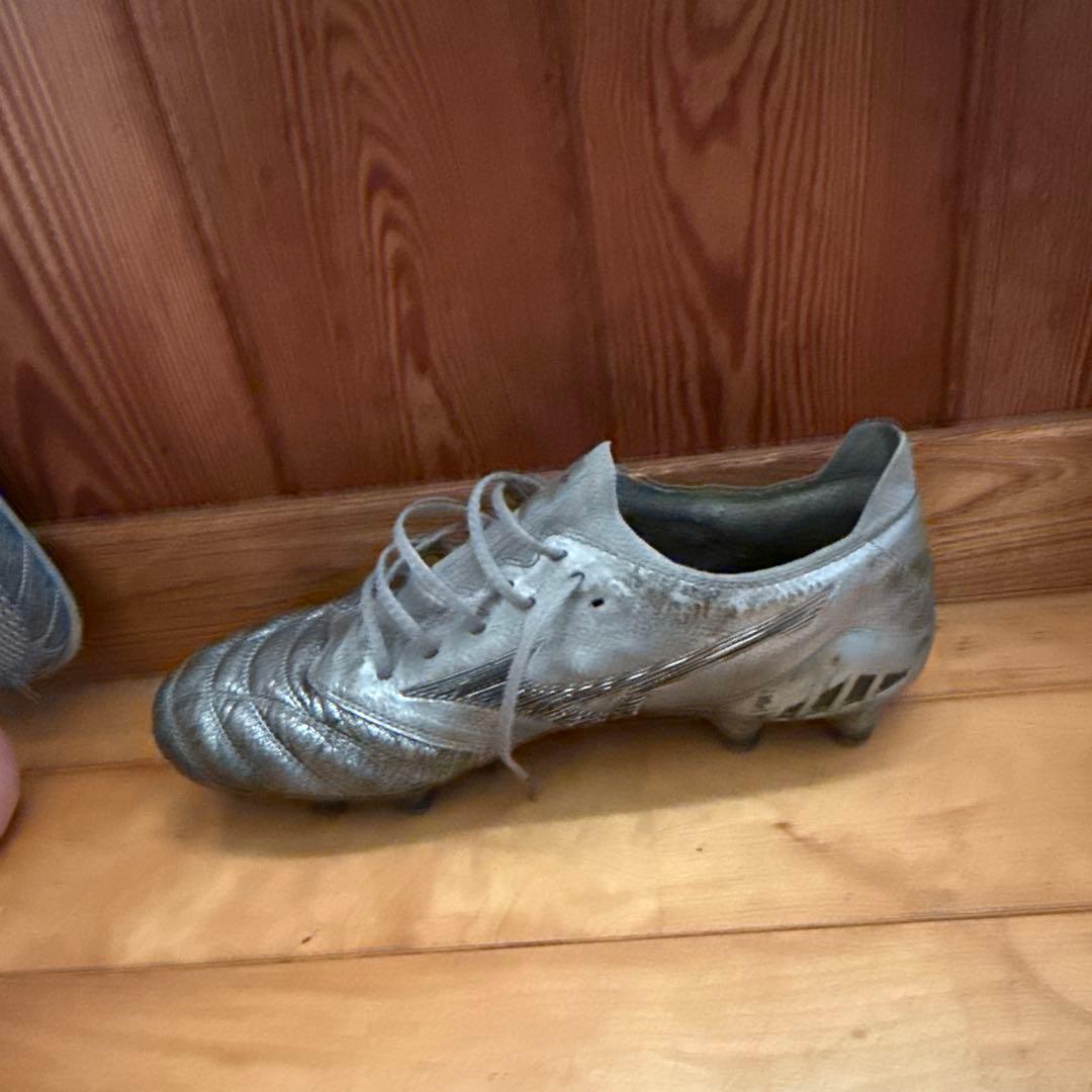 ミズノ　モレリアネオ3ベータシルバー