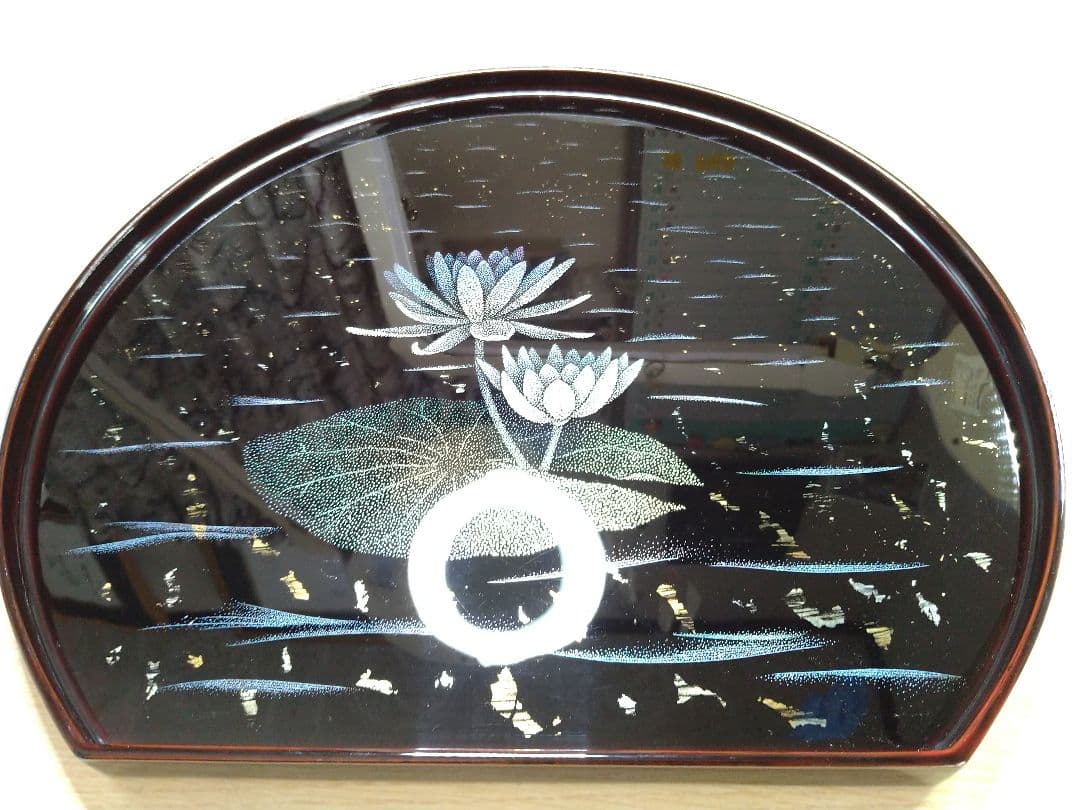 輪島塗沈金 試作「 睡蓮」溜塗り半月盆