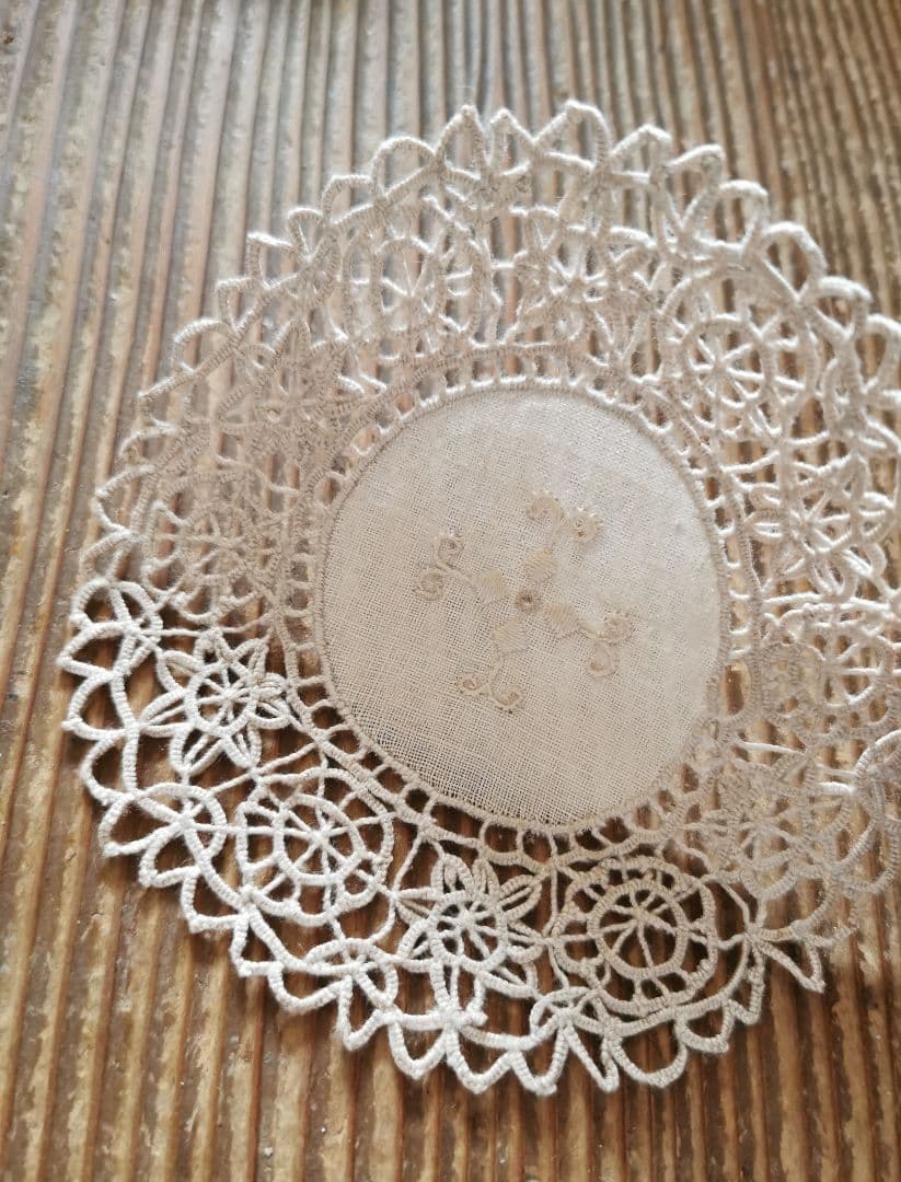 アンティーク イタリア レティシアレース刺繍 花のニードルワーク リネンドイリー