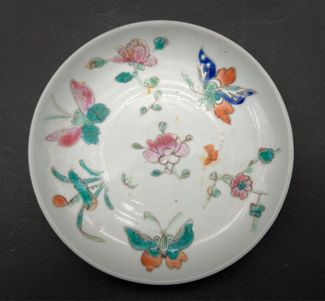 中国美術 古玩 粉彩花卉蝶々紋樣皿 13.5cm