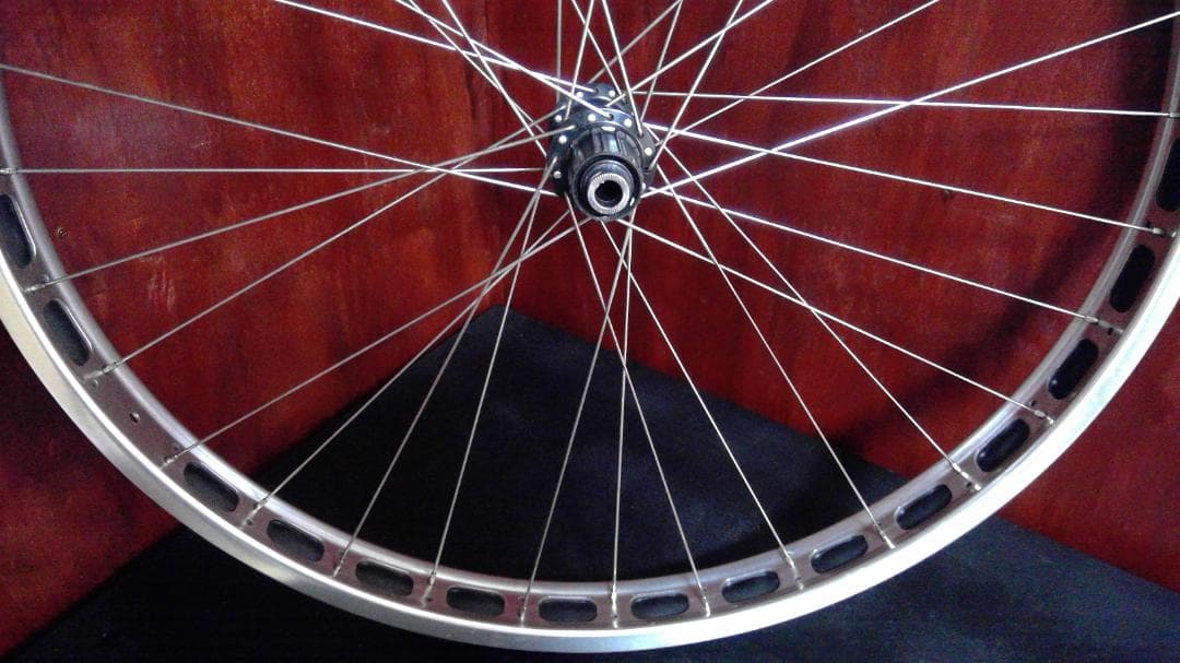 希少 SURLY RABBIT HOLE Shimano ハブ 29 ホイール