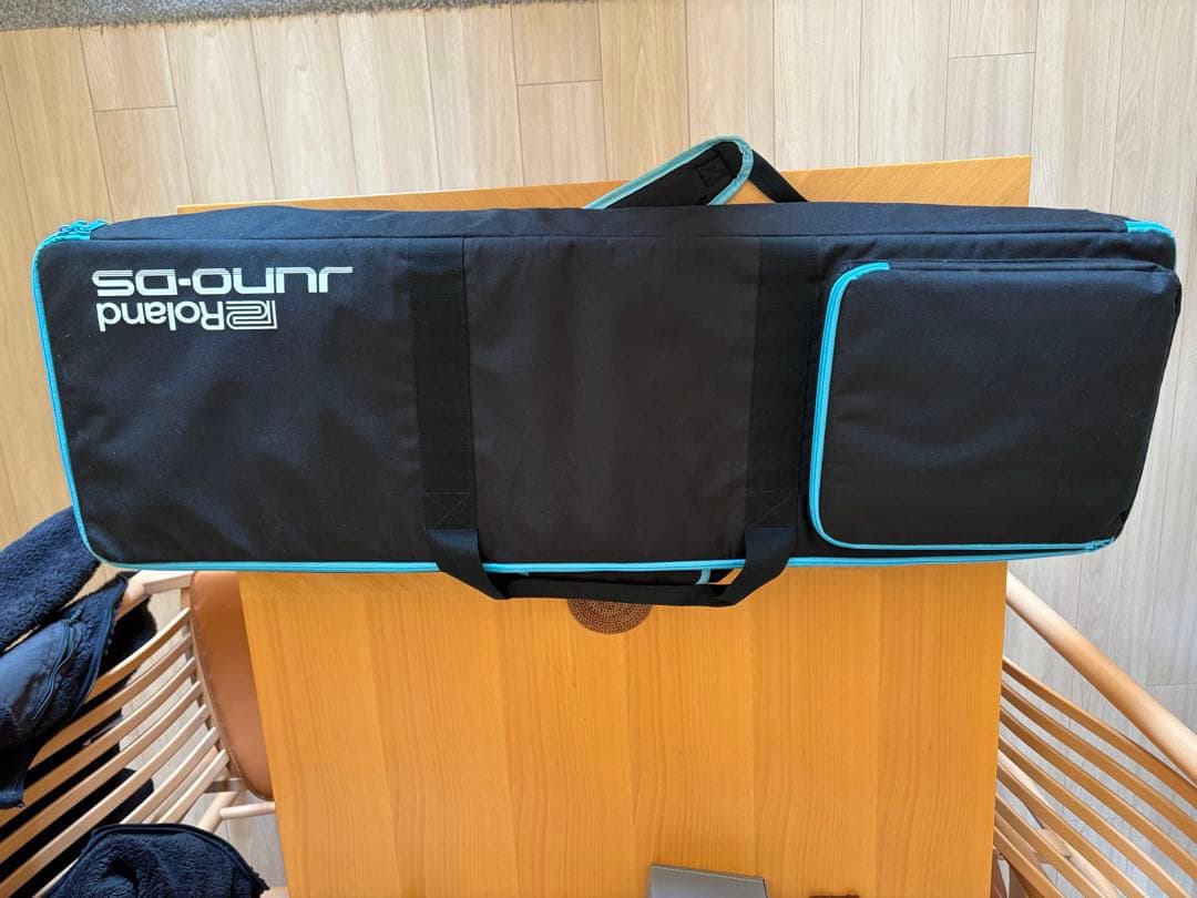 Roland Juno-ds 61 純正ソフトケース付き 東京の方の引き取り歓迎