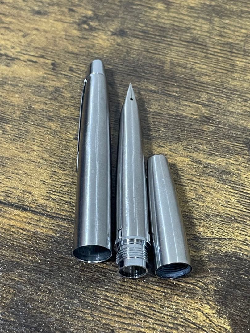 未使用に近い　1973年製　ペン先軸一体型　細字　ミュー　万年筆　備品付き