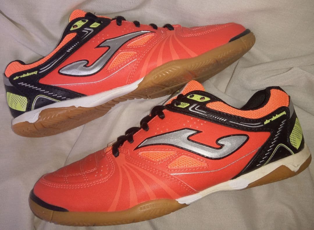 【匿名配送】【入手困難】フットサルシューズ　赤　ホマ　ドリブリング　25