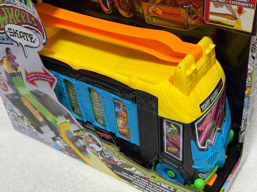 ホットウィール TONY HAWK TRANSFORMING SKATE BUS