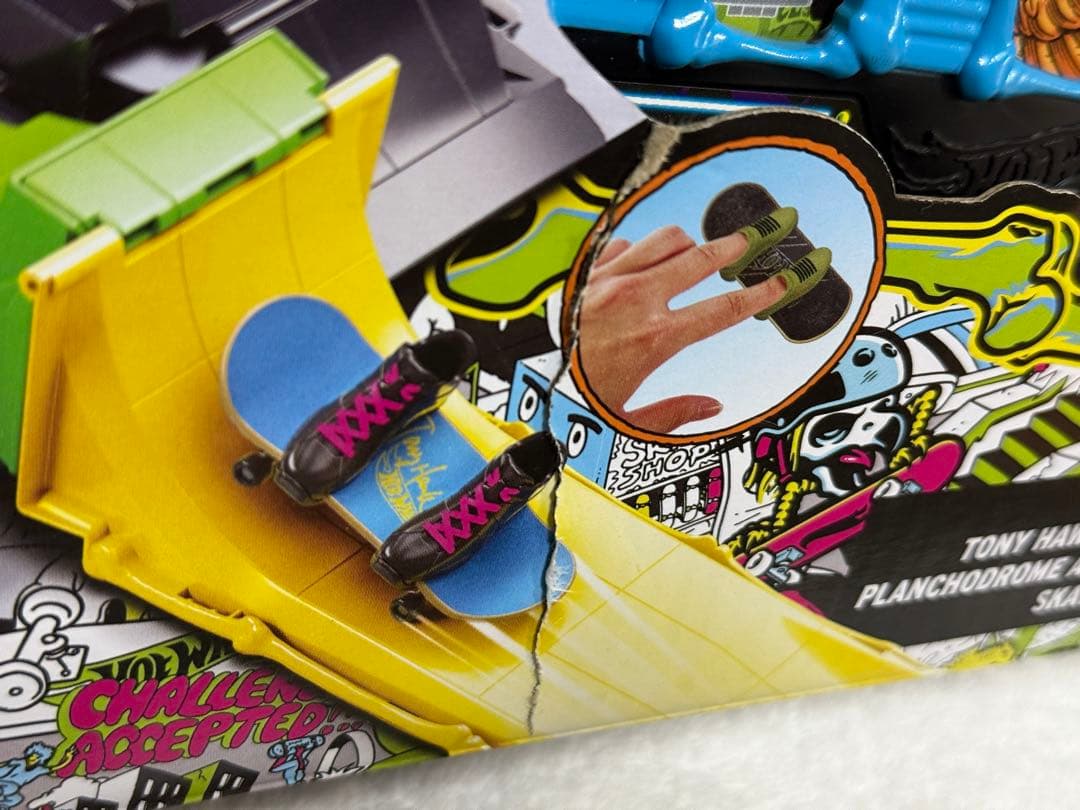 ホットウィール TONY HAWK TRANSFORMING SKATE BUS