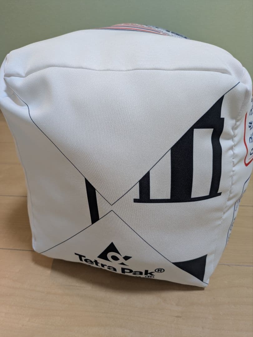 【新品未使用】明治おいしい牛乳　超巨大　クッション