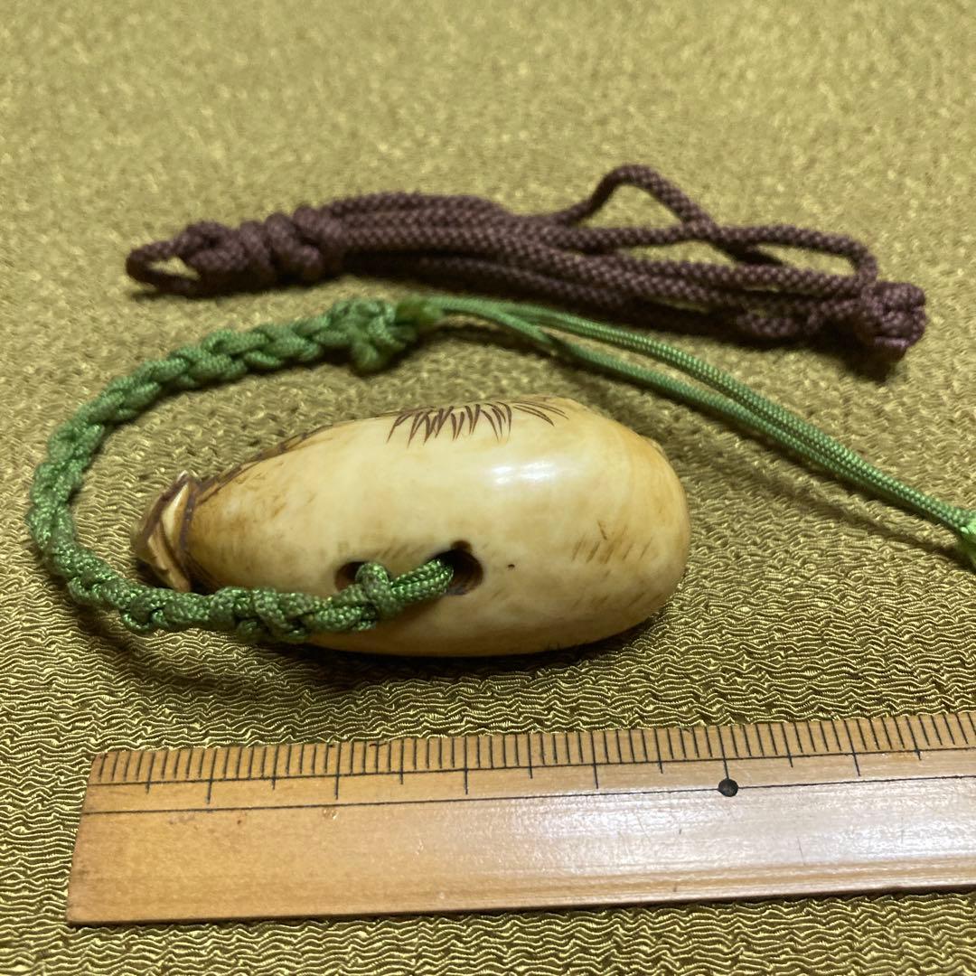 極上　根付　天然素材　和彫　置物　骨董　飾り物　古美術細密細工5.2×2.2cm