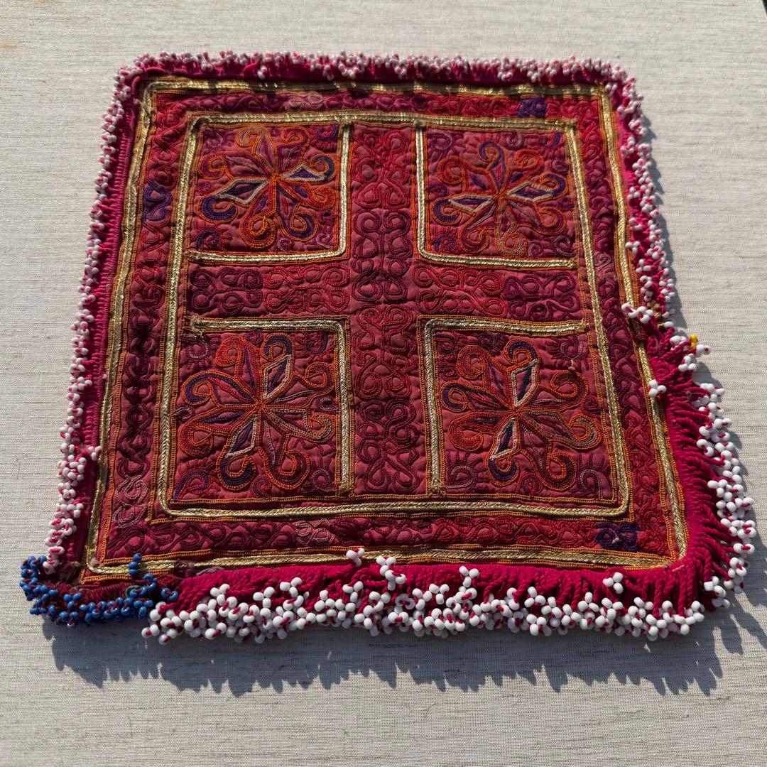 アフガニスタン　手仕事　民藝　装飾的な刺繍　ビーズ　アートフレーム