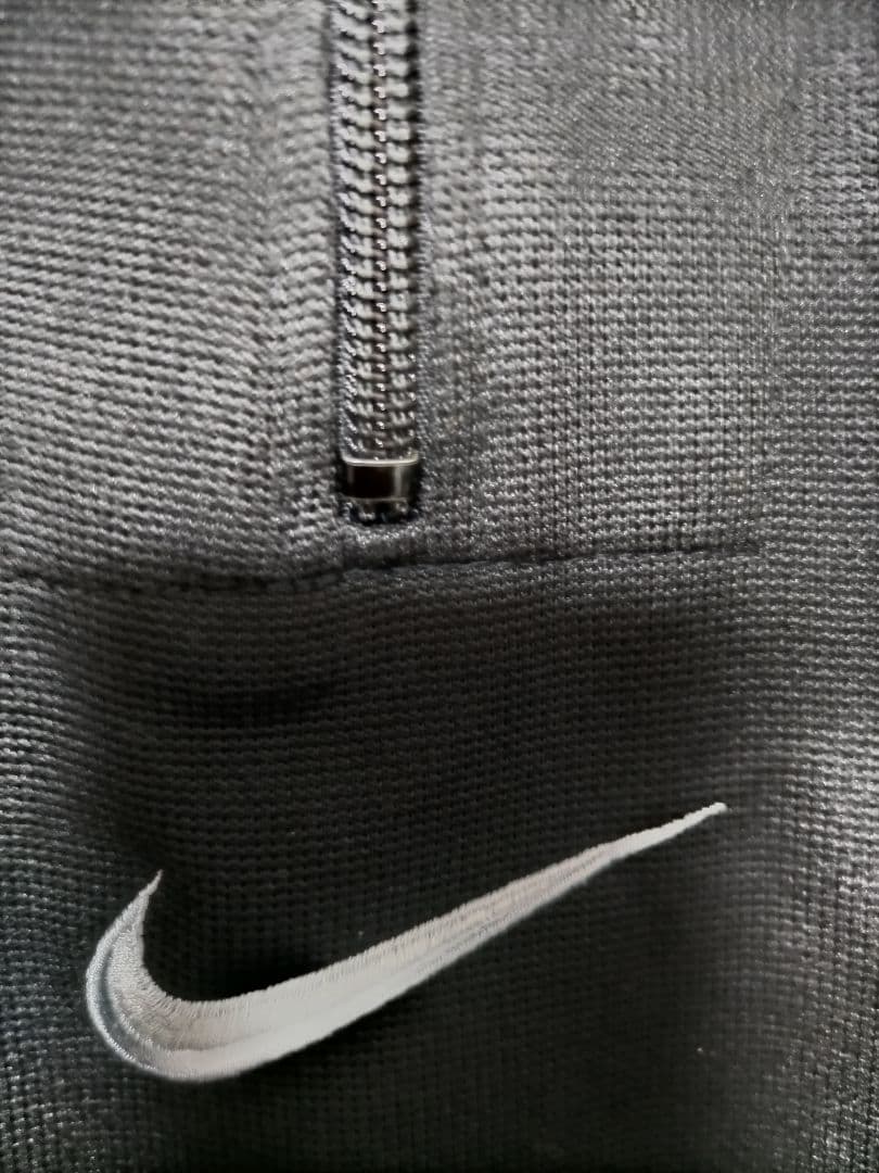 Nike SWOOSHフーディ ジップアップジャージ（VLA100 AUYI）