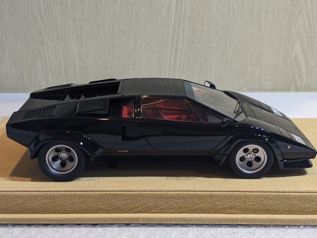 1/18 メイクアップ IDEA カウンタック LP5000S 1982