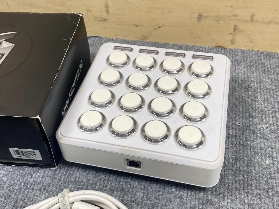 729 DJ Tech Tools midi fighter 3D パッド
