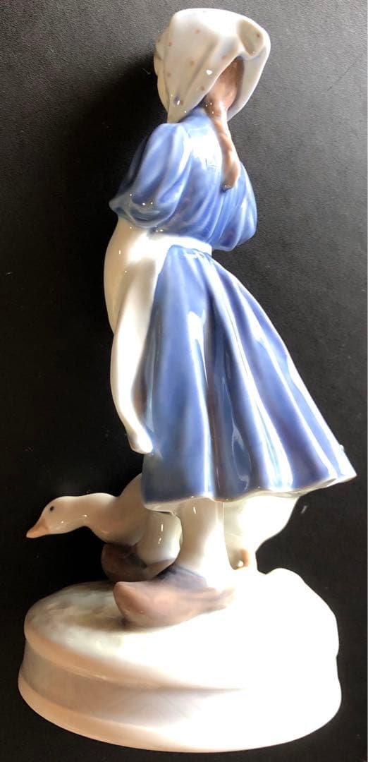 ロイヤルコペンハーゲン　＃527ガチョウと少女　＃1518はう赤ちゃんの2体‼️