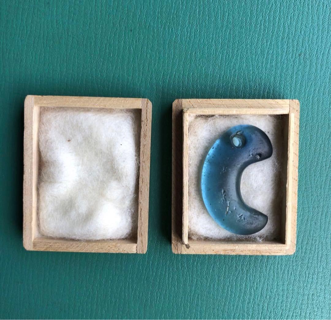 勾玉　（n）　箱付き