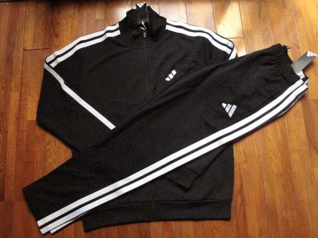 新品　adidas　ジャージ上下セット　Mサイズ