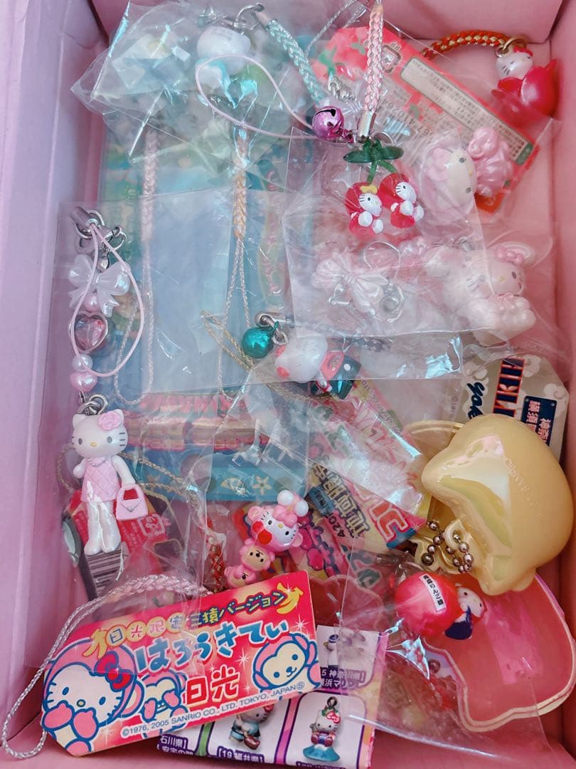 ご当地キティ まとめ売り ハローキティ 根付きストラップ 小悪魔天使 マスコット