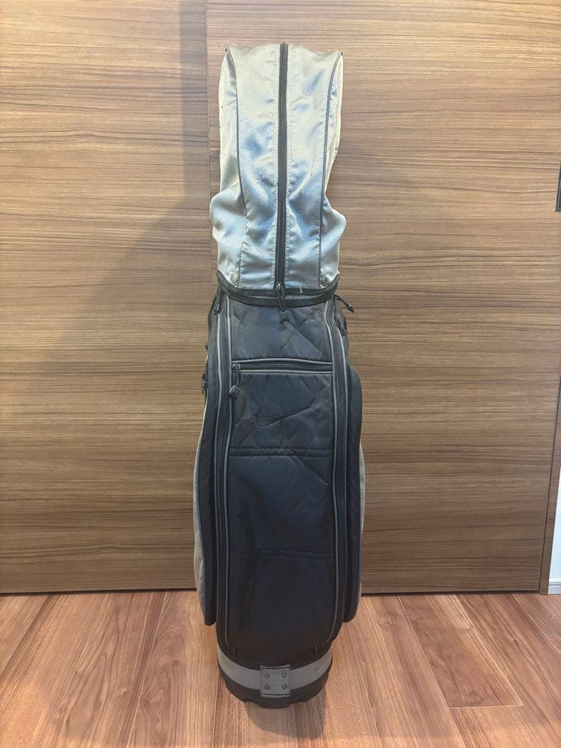 Nike シルバー キャディバッグ