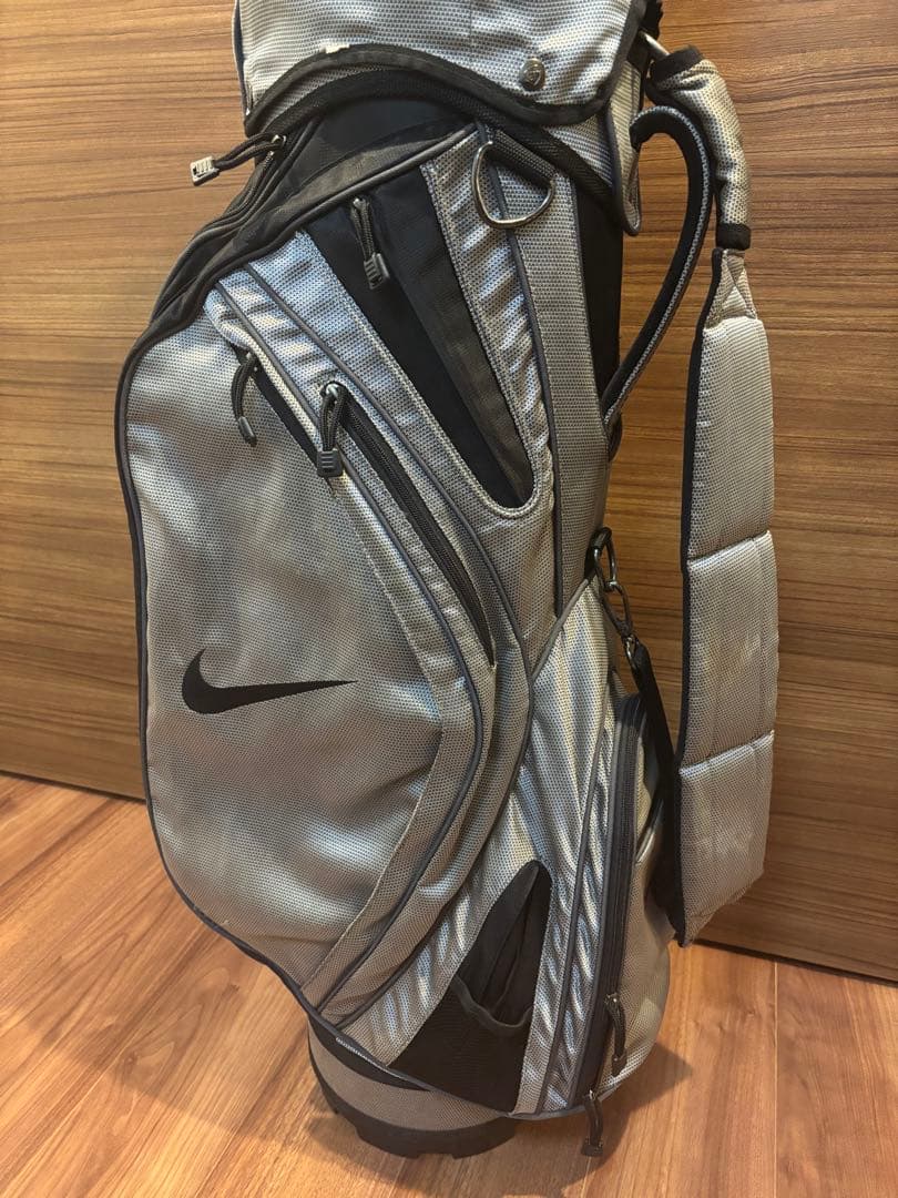Nike シルバー キャディバッグ