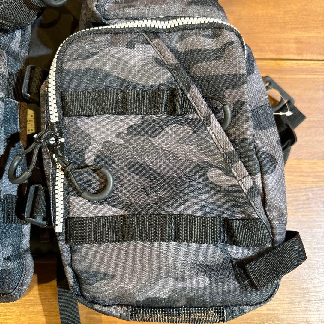 ダイワ　迷彩フィッシングベスト 耐水性 2ポケット