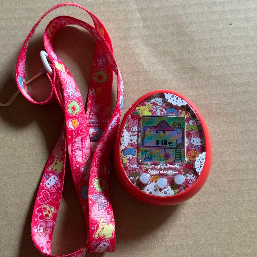 たまごっちみーつ サンリオキャラクターズDX 赤