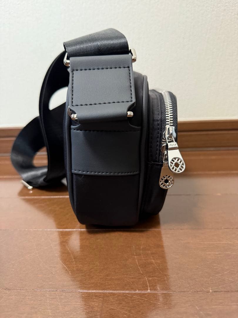 muta スリムショルダーバッグ　ブラック