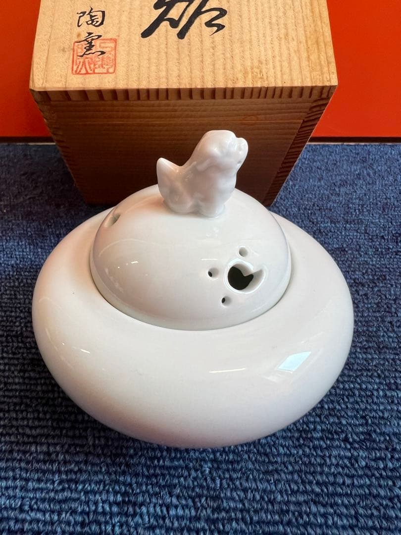 854  白磁　獅子　香炉　未使用