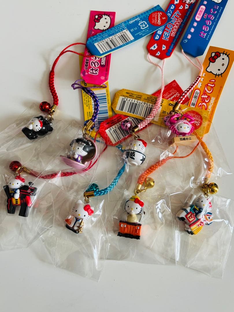 サンリオ　ハローキティ　地域限定　根付　8個セット