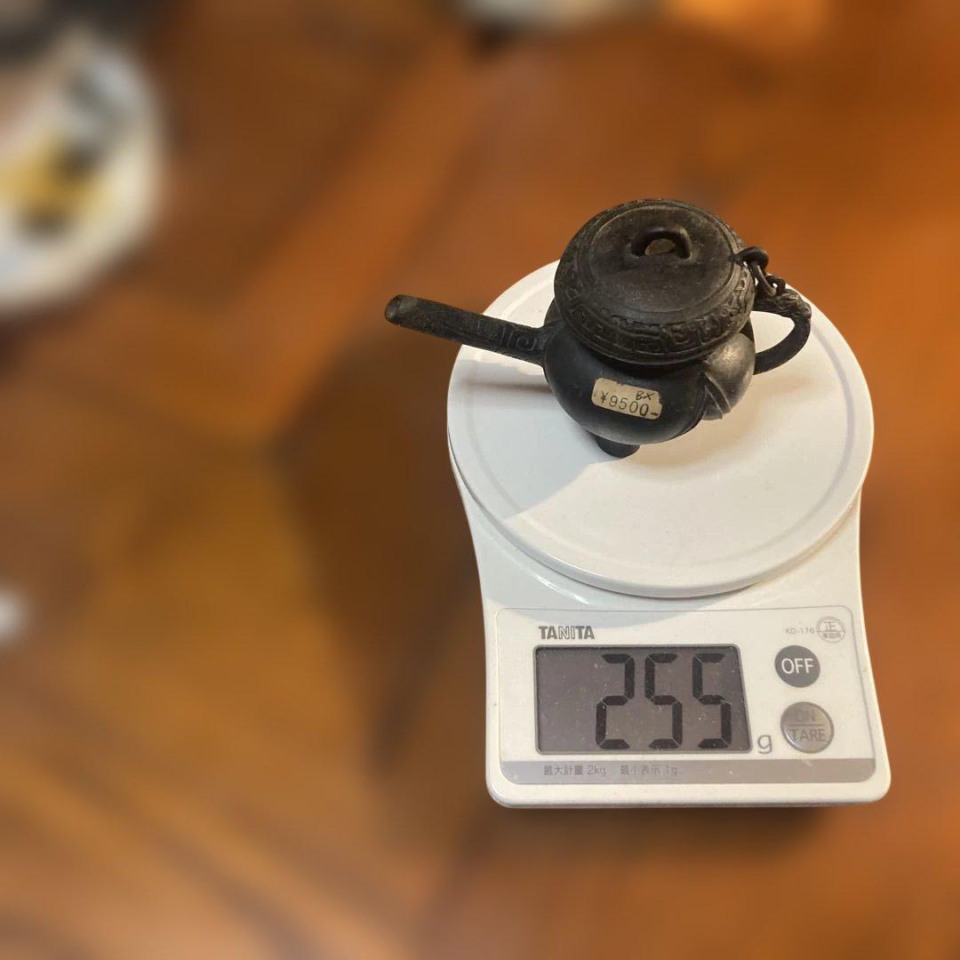 鋳鉄製の香炉の一点物ですお部屋のインテリアに最適です。