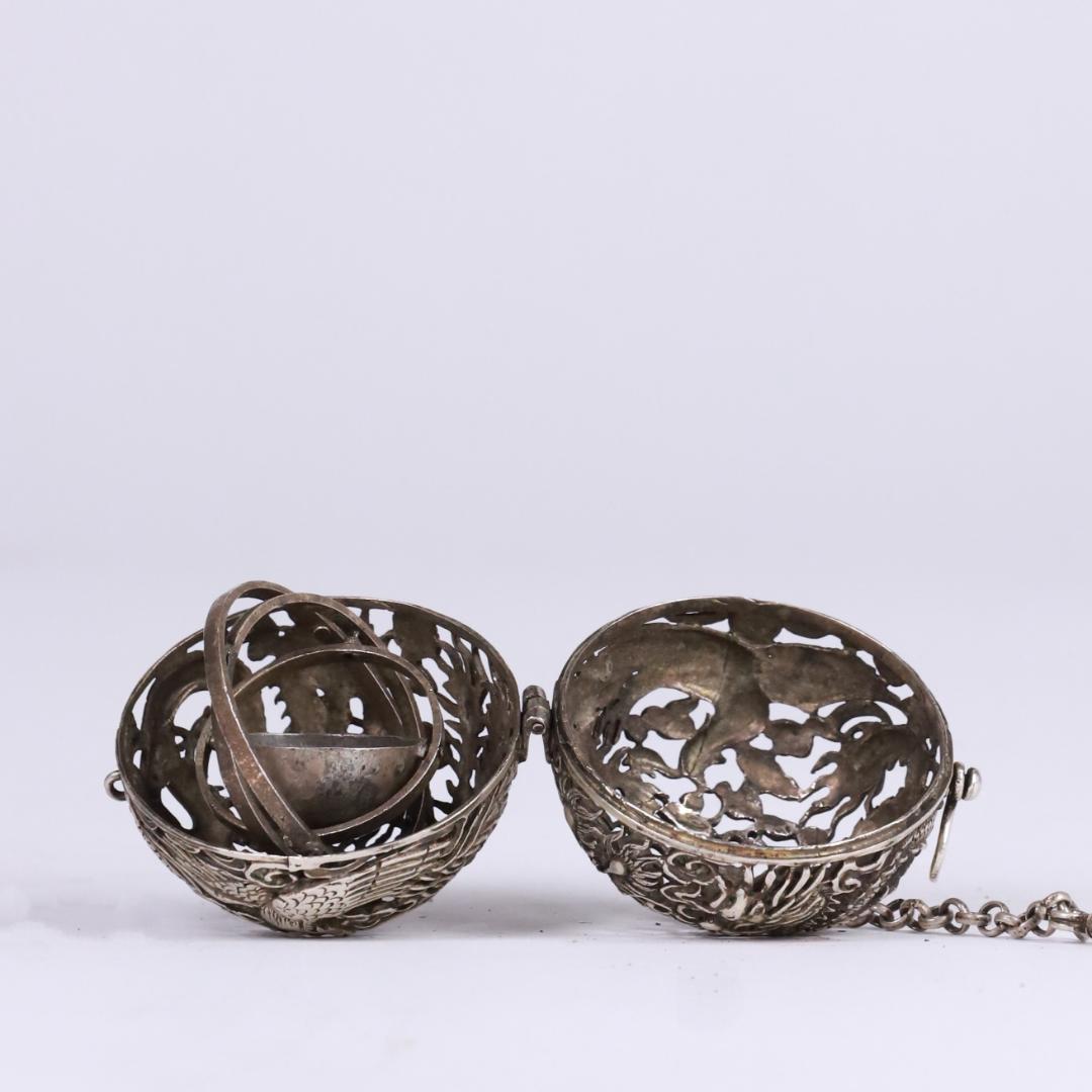 圓式吊香炉銀色 透かし彫刻 置物 透丸形吊灯籠 香炉 古民具 DB2478